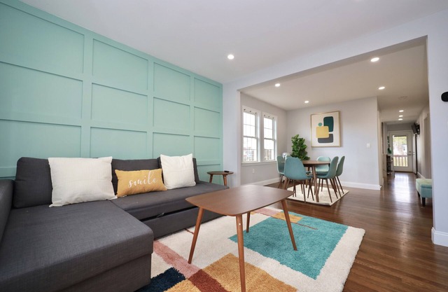 Luke 2 House, Stylish, Boston, Parking, Sleeps 8, Memorable