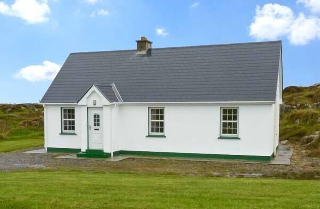 LULLY MORE COTTAGE, pet friendly in Cruit Island, County Donegal