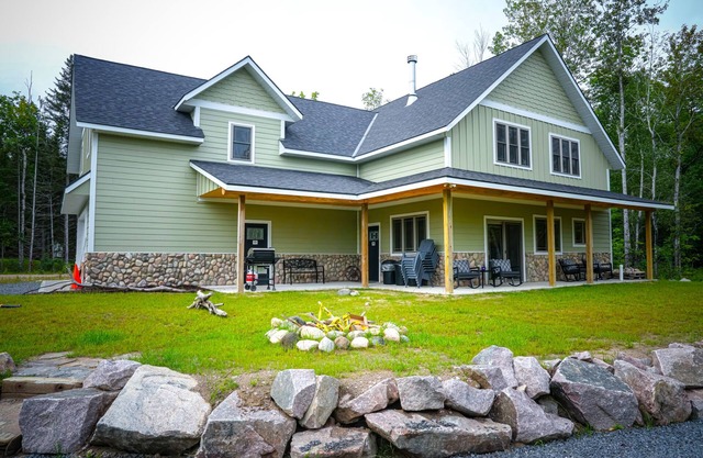 Lumberjack Lodge on Crane Lake