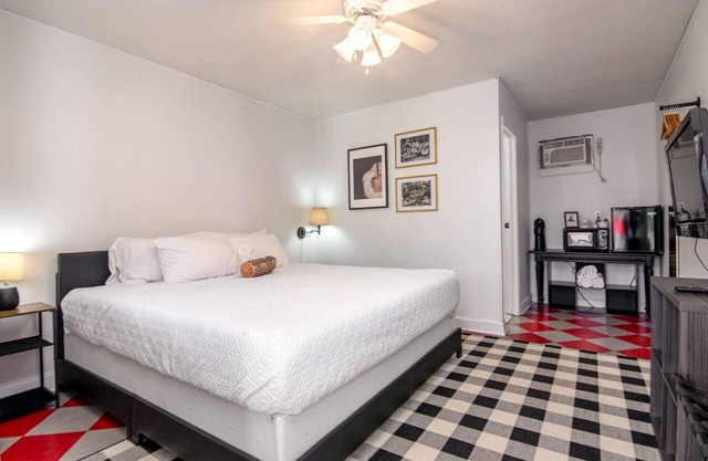 LumberJill Lodge #6 - King Room