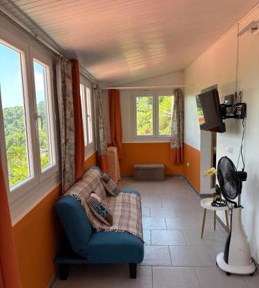 Lumière Mandarine Martinique, Marin
