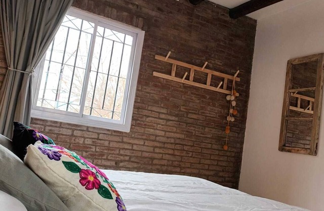 Luminoso departamento para 1-3 pnas, con cochera en Godoy Cruz