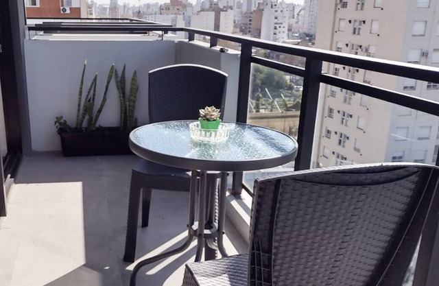 Luminoso y Moderno Departamento con Balcón