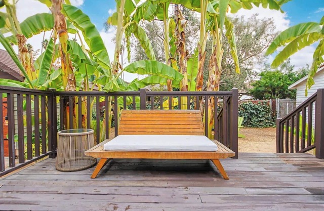 Luminous 3-Bedroom with Serene Backyard
