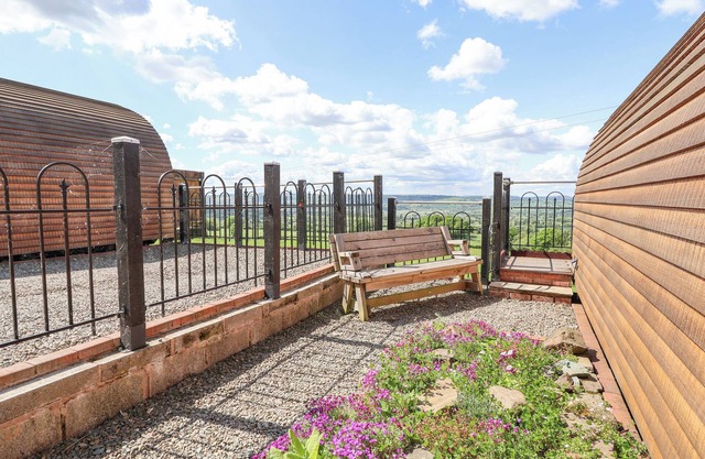 LUNA HOLIDAY POD, pet friendly, with a garden in Shrewsbury