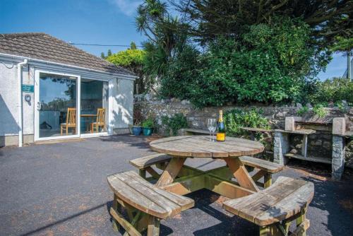 Lundy Lodge – 1 Bedroom Annex – Rhossili
