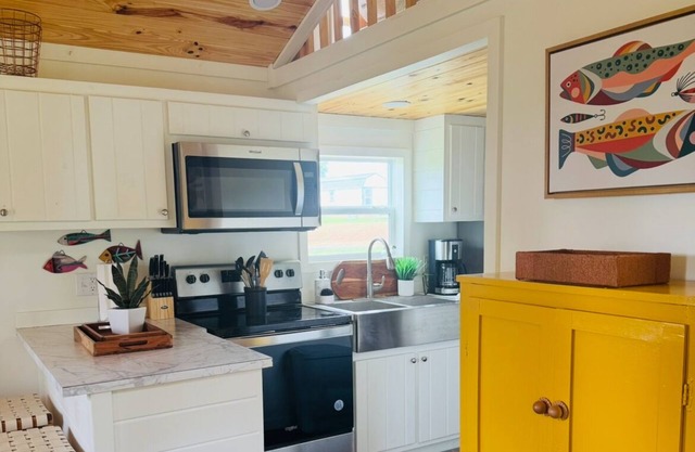 Lure Living - Less than a mile from Smith Lake Park