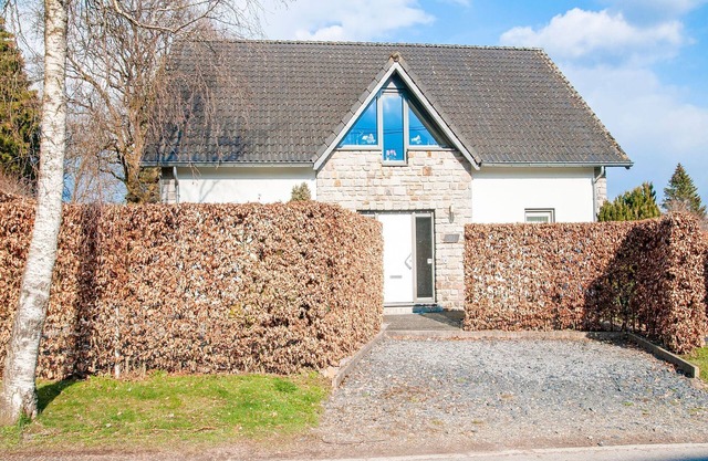 Encantadora villa en Waimes con sauna y terraza