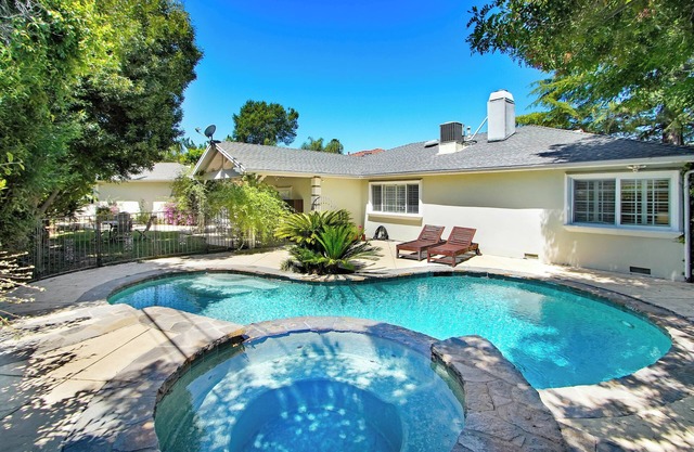 Lush, private oasis in Encino on private cul de sac!