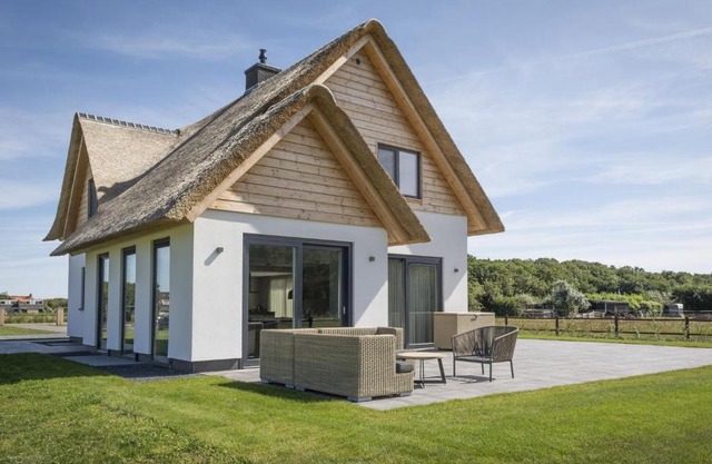 Lush Villa in De Cocksdorp Texel with Steambath
