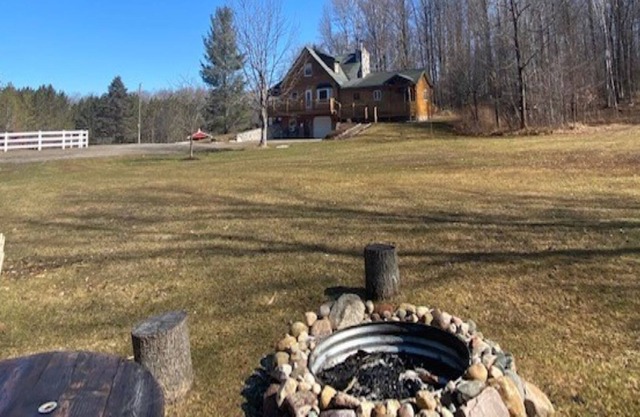 Luther Leisure Lodge Retreat- 8 person hot tub!