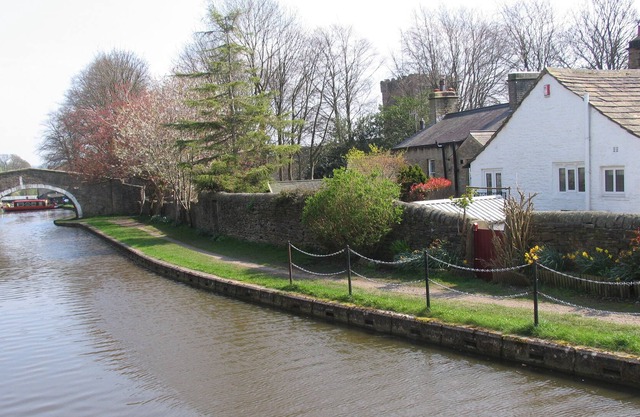 CASA LUTINBELL con acceso directo al Canal de Leeds Liverpool