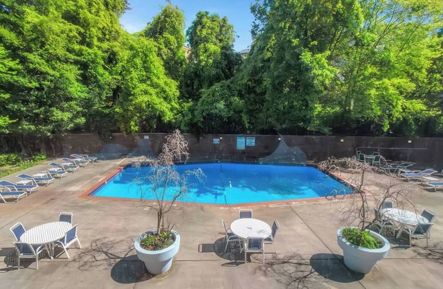 Lux 2BR Apt w/ Pool & King Beds