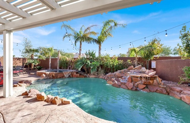 Lux 3BR Oasis Near Strip w/ Heated Pool & Jacuzzi!