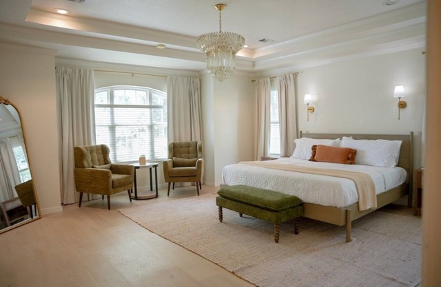 LUX 4BR: Movie Room, Pool table bathtub, 3 Car Gar