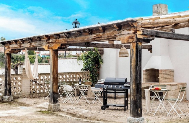 Luxury 5BR Villa · Pool, WineCellar, Gardens & BBQ
