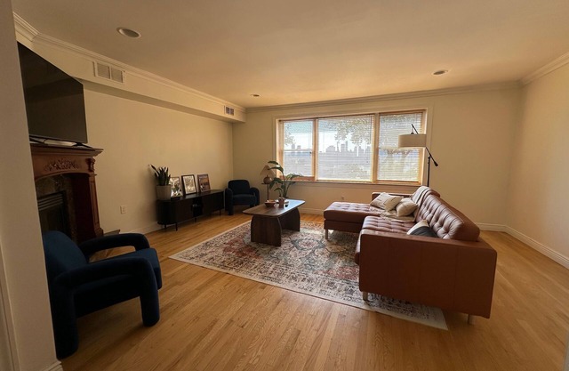 Lux and Large 3-bedroom house with NYC View and Driveway Parking