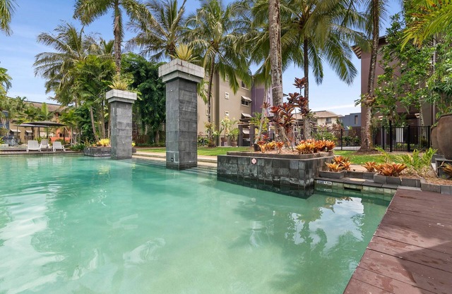 Lux Apartment Cairns - 9 Pools BBQ Gym