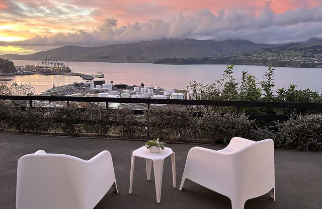 Lux Apartment + Spectacular Views + Harbour Oasis