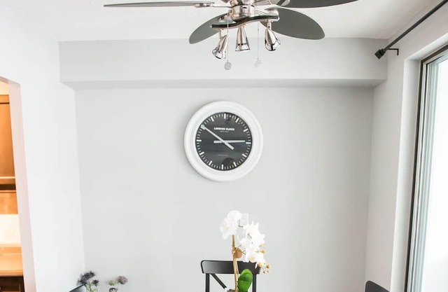 LUX condo, heart of historic Dundas, close to all amenities + incredible nature!