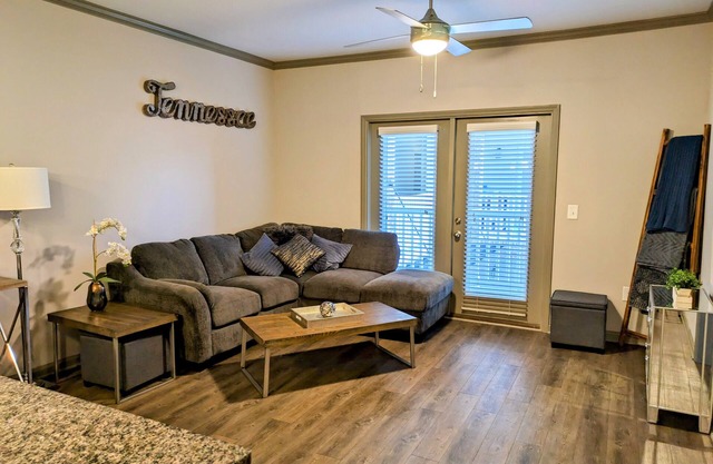 Lux, Cozy1Br Near Downtown + Free Parking + Wifi+ Pool