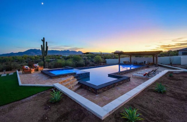 LUX Desert Estate - Amazing Pool - Hot Tub - Golf