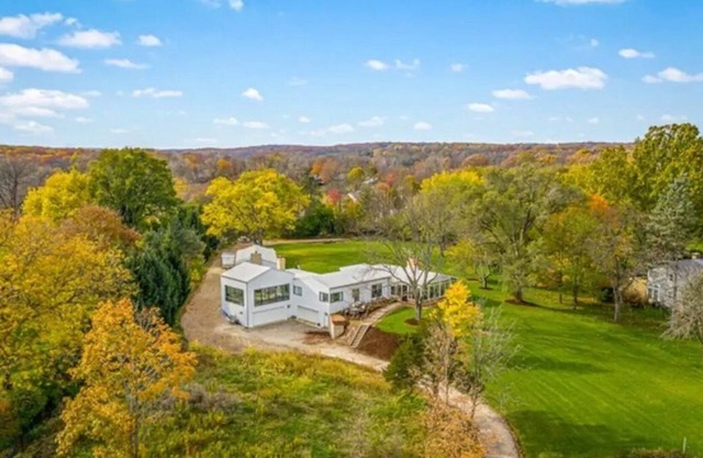 Lux Farmhouse and Venue on Fox River