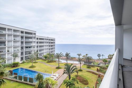 Lux Flat, Sea View, AC, 3 Pools and Gym