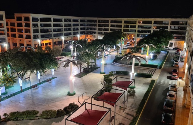 LUX. APARTAMENTO CENTRO COMPLETO,reg. Alicante, 3 CH,2 baños,parking,200 m PLAYA