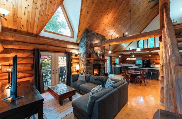Lux Log Home | LAKE | DOCK | SAUNA | PET | HAMMOCK