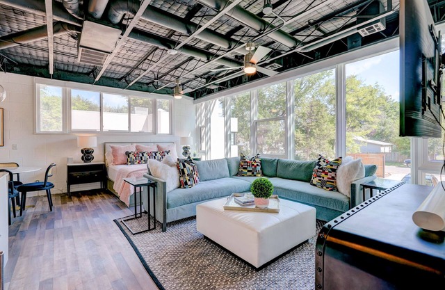 Lux Noman Hideaway | 1 bedroom Studio Near Downtown #Cha