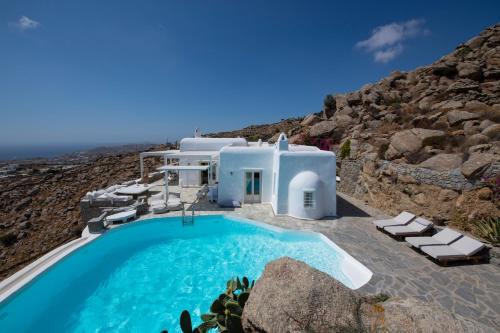 Lux Private Estate Endless Sea & Sky View