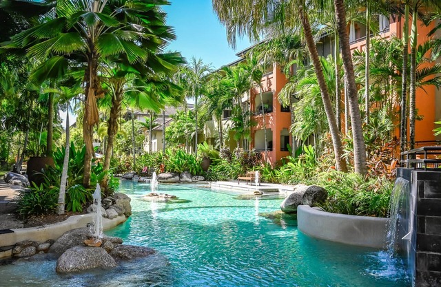 Lux Resort - 9 Pools Gym Free Parking