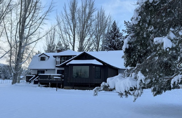 Lux Ski Home, Views, close to DV, discounted monthly rentals, dogs considered