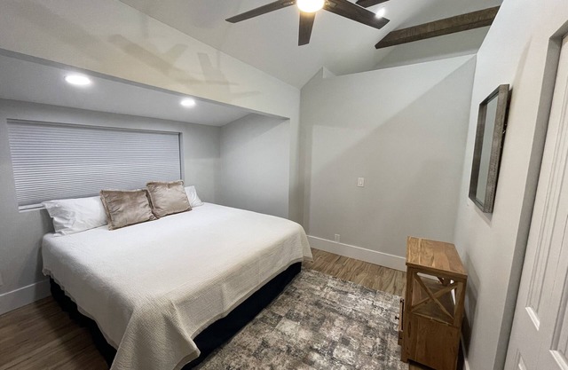 LUX Tiny FarmHouse 2BR/1BA