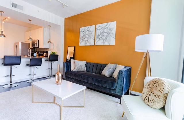 *Lux* Upscale 💫 Buckhead Self Check-in & private balcony