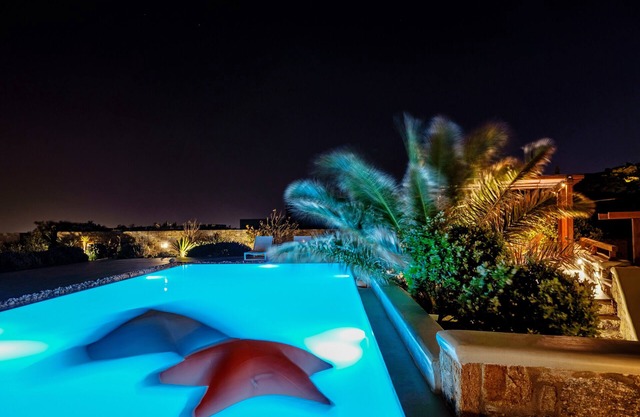 Lux Villa, 5 Master BR, Private Pool, Sunset View!