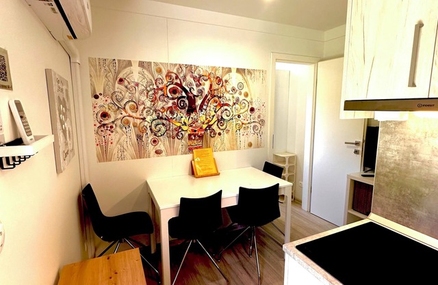 Luxcube 3 Komplette 2 Zimmer Unterkunft 27qm für bis zu 3 Erwachsenen Personen