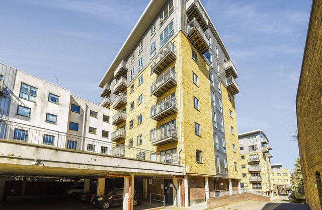 Luxe 1 bed flat 5 mins to Stratford - Free parking