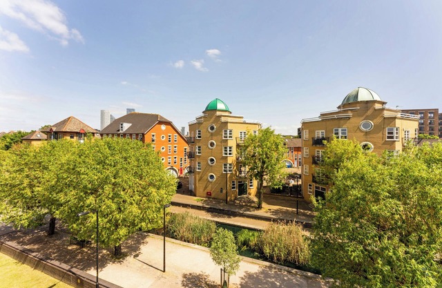 Luxe 1 bed Flat in Canada Water - Free Parking