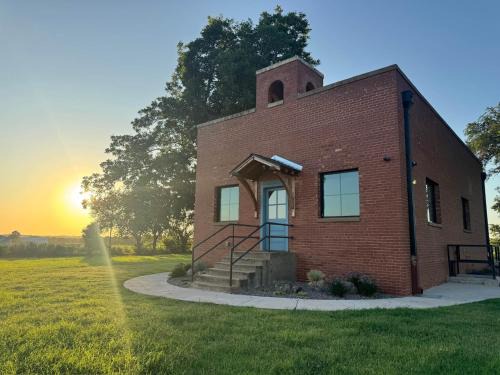 Luxe 1920 Schoolhouse Sleeps 8 30 Min From Okc