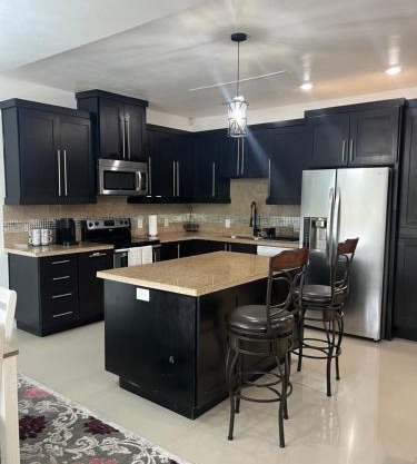 Luxe 3BR & 2BA Condo Near Airport & Shopping Mall