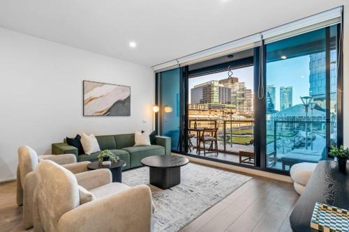 Luxe 3BR CBD Apartment with River Views and Resort Style Amenities