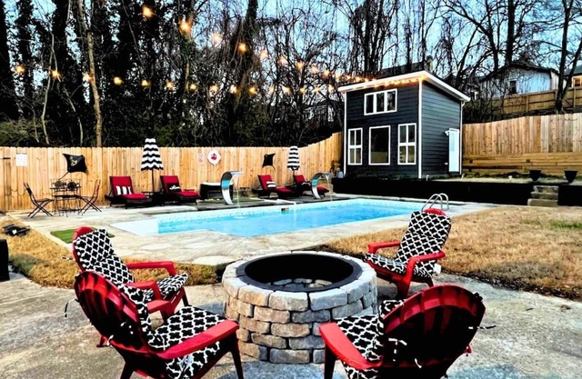 Luxe 4 Bed ATL Retreat - Pool, Fire, Sauna, Theater
