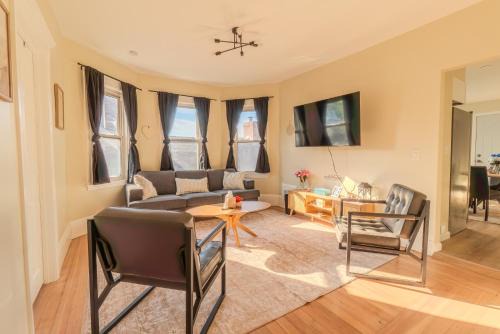 LUXE 4BDR2BA Near Boston & T-Station Free Parking