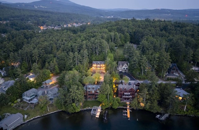Luxe 5 bd Home Near Lake Winnipesaukee