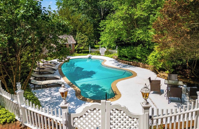 Luxe 6acre Estate: Pool, Pickleball, HotTub, Games, MiniGolf, Playground & More!
