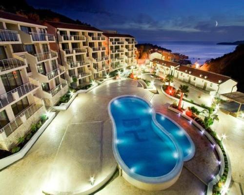Luxe Azure Residence