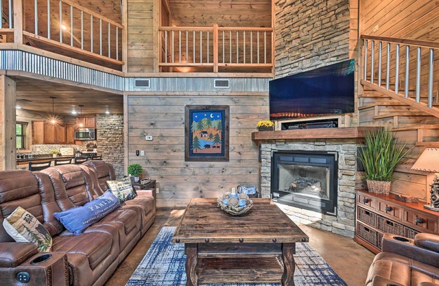 Luxe Broken Bow Cabin w/ Tesla Charging Station