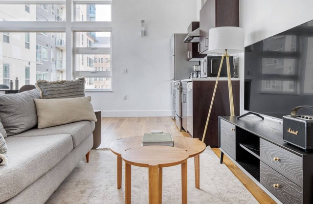 Luxe Cherry Creek Studio w/ W/D, Roof & Lounge, nr mall, by Blueground